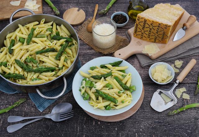 Pâtes à la crème de Grana Padano AOP, asperges vertes et petits pois