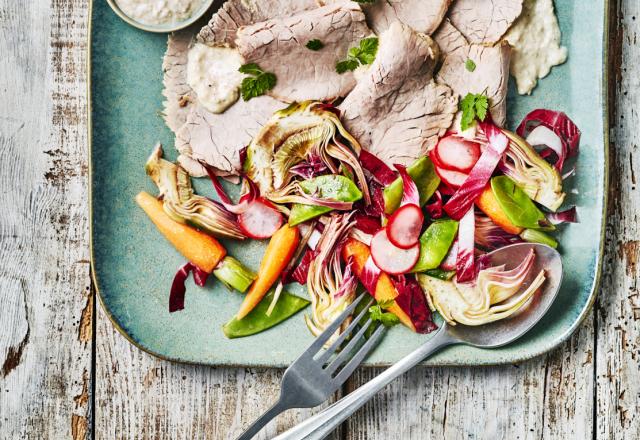 Émincé de veau fondant, crème d'artichaut moutardée et jeunes légumes à crus