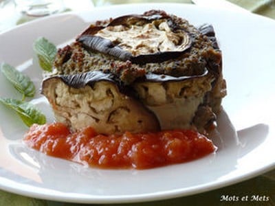 Recette originale de la Charlotte aux aubergines et sa farce à l'agneau, aux champignons et à l'ail