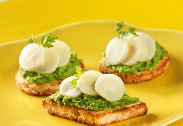 Toasts de cœurs de palmiers à la purée de petits pois