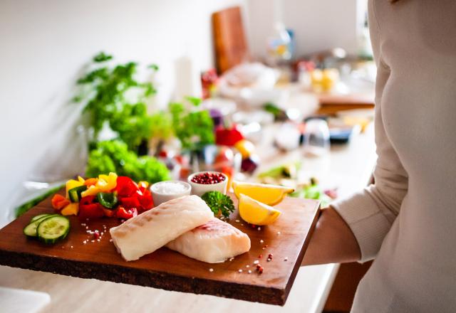 Pourquoi dit-on que c'est bien de mélanger le cru et le cuit dans l'assiette ?