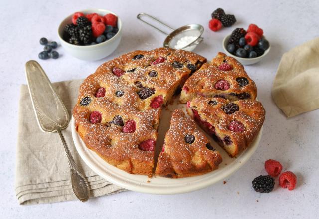 Gâteau moelleux aux fruits rouges (sans gluten, sans lactose)