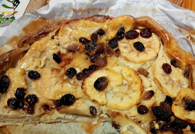 Tarte aux pommes bananes et raisins