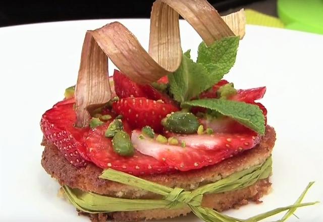 Tartelettes aux fraises à et la rhubarbe