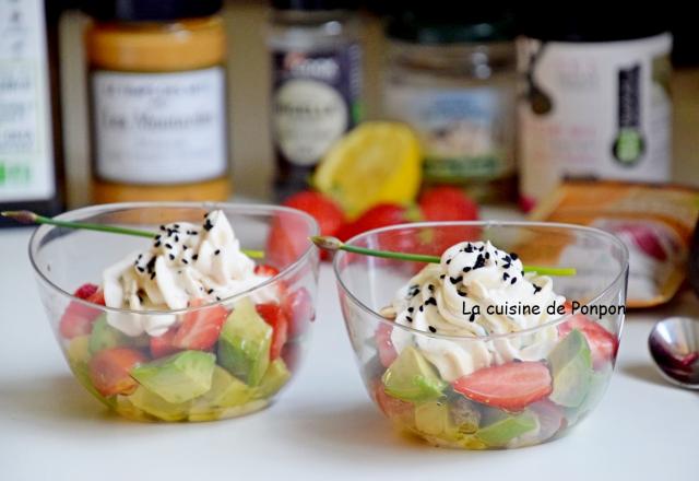 Verrine fraîcheur printanière à l'avocat, tomates et fraises