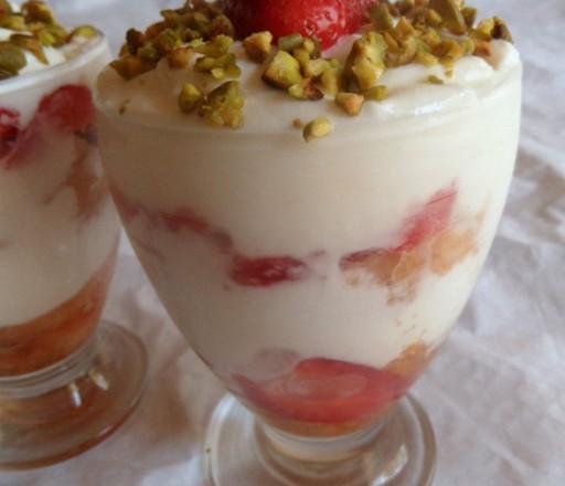 Délice de fraises aux petits suisses, tiramisu