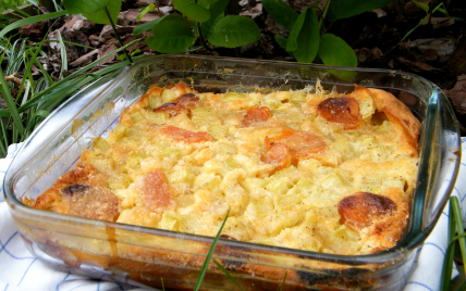 Clafoutis à la rhubarbe, cannelle et abricots sechés