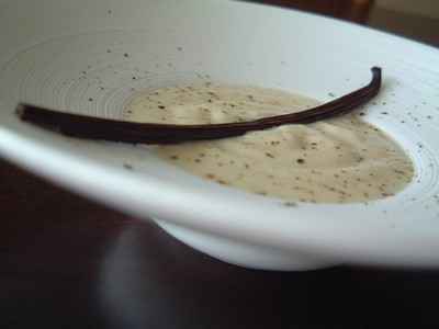 Velouté de topinambours à la vanille et au foie gras