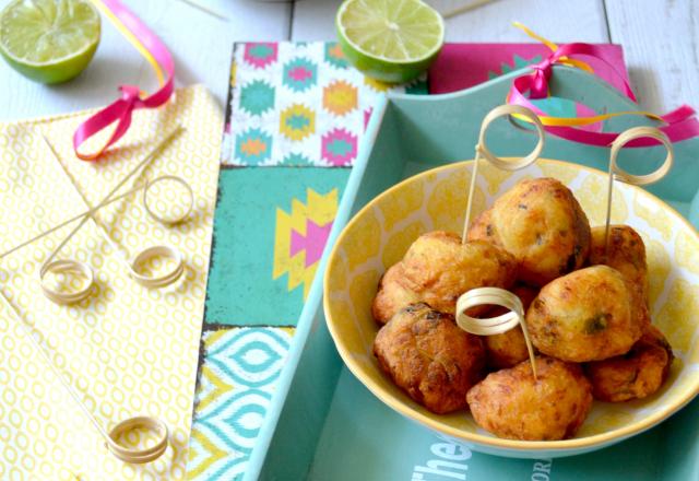 Beignets de fruit à pain à la morue, au citron vert & aux herbes