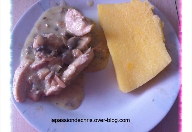 Polenta et poulet avec sa sauce aux champignons