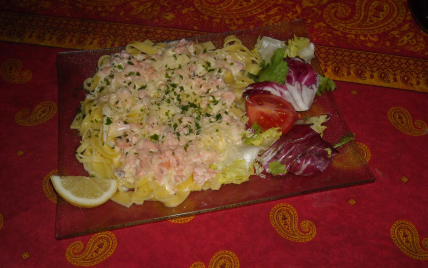 Tagliatelles fraîches aux dés de saumon  fumés.