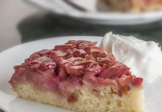 Gâteau renversé à la rhubarbe