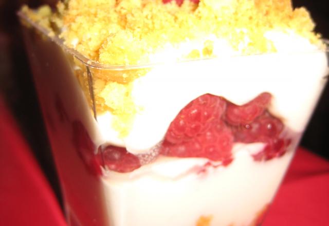 Tiramisu framboise fraîche, sablé breton