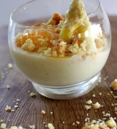 Panna cotta d'asperges, crumble au parmesan & œuf mollet