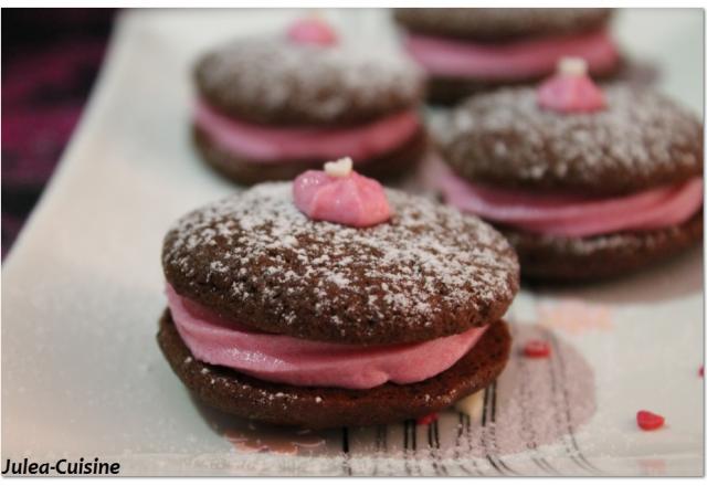 Whoopies au chocolat et crème à la rose