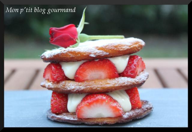 Mille-feuilles aux fraises et à la crème légère à la rose