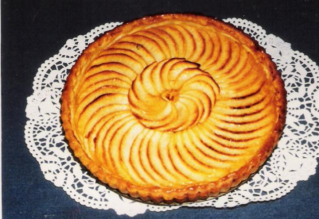 Tarte aux pommes enrichie de crème ou de compote