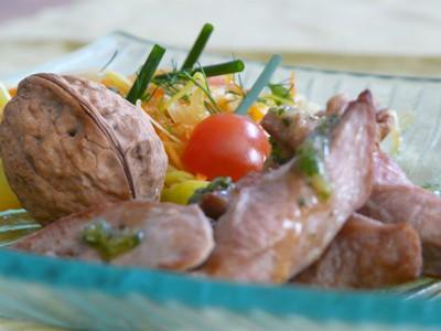 Aiguillettes de canard du Sud-Ouest à la plancha, pistou à la noix du Périgord