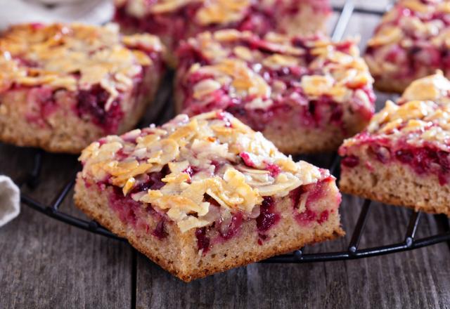 Carrés au fruits rouges et amandes caramélisées