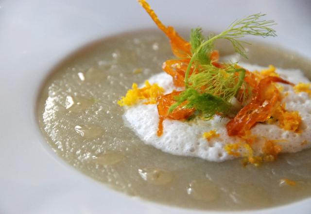 Purée de fenouil, mousse d'oranges, huile d'argan