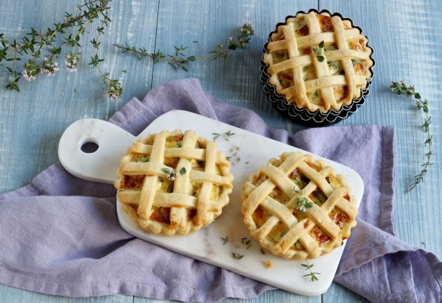 Tartelettes salées en croisillons à la ricotta, oignons, mortadelle et asperges vertes