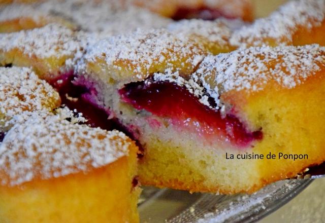 Moelleux aux prunes parfumé au pain de singe et à la liqueur de prunelles