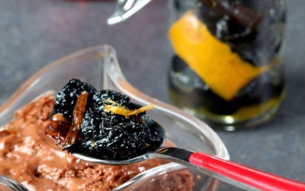 Mousse au chocolat et confit d'olives noires d'Espagne