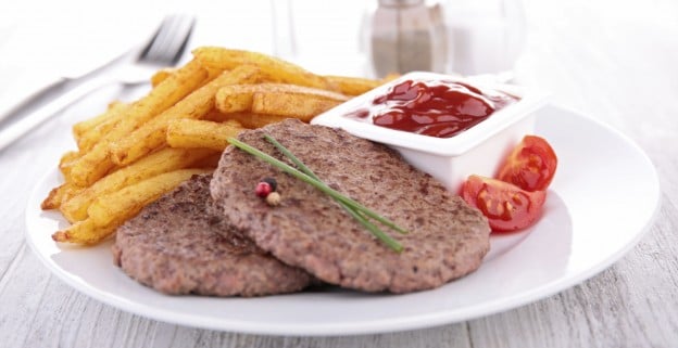 10 plats qu'on mangeait à la cantine