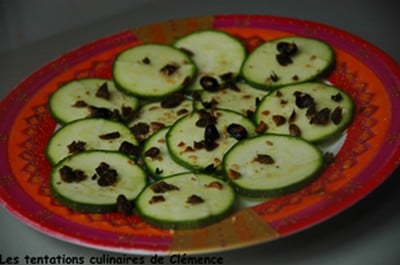 Carpaccio de courgettes, 'bœuf séché végétarien', graines de soja au bon goût de sésame