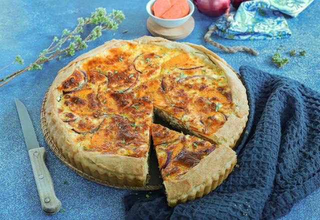 Quiche à la patate douce, feta et oignons caramélisés