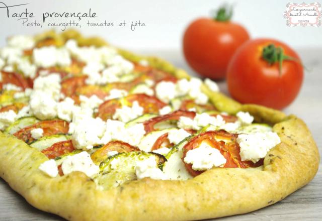 Tarte provençale: pesto, courgette, tomates et feta