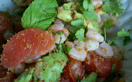 Salade thaï aux crevettes, pamplemousse et menthe