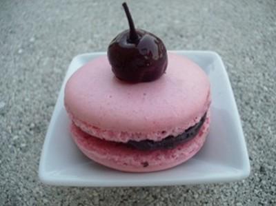 Macaron cœur de griotte et chocolat