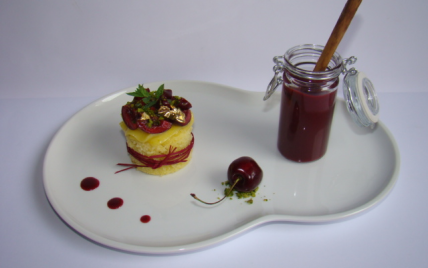 Petit gâteau basque au lemond curd et cerises, soupe glacée aux cerises épicée