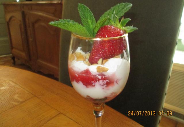 Verrine fraises-mascarpone et pistaches.