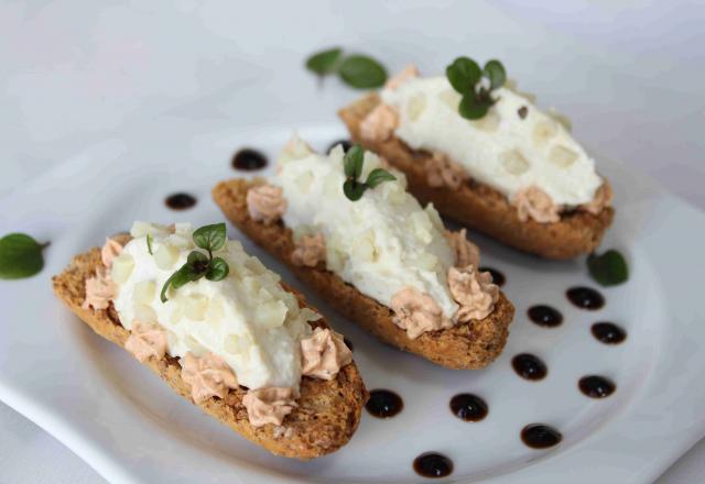 Tartine à la crème d'artichauts et tomates séchées au Saint Moret, origan