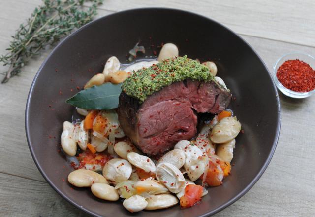 Filet d'agneau en croûte d' herbes, ragoût de haricot de Soissons