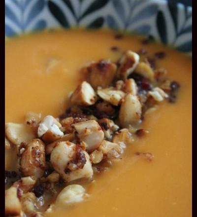 Soupe de potiron aux lardons grillés et aux amandes caramélisées