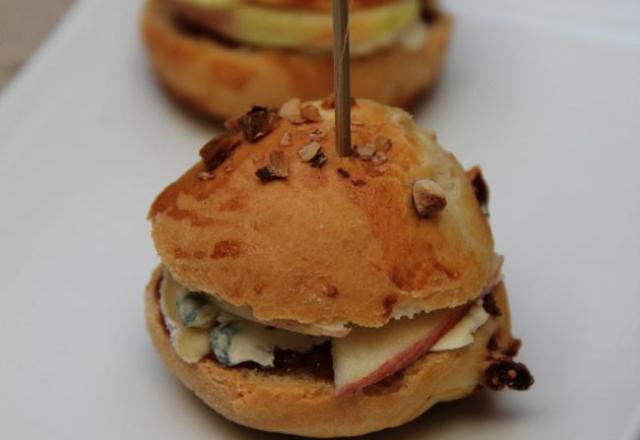 Mini burgers aux figues à la fourme d'Ambert et au chutney