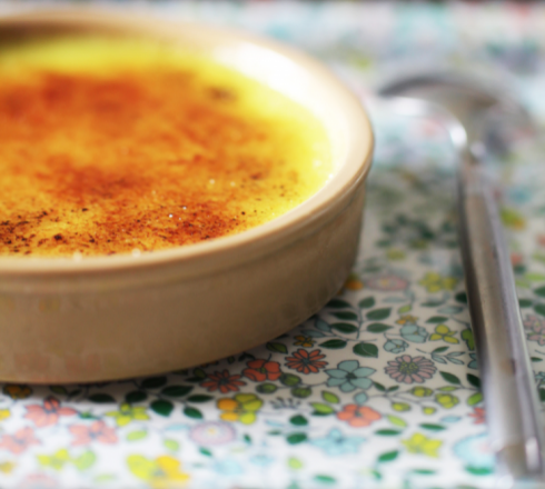 Crème brûlée au pandan et lait de coco