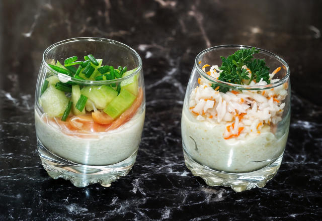 Verrine de saumon fumé, concombre, surimi