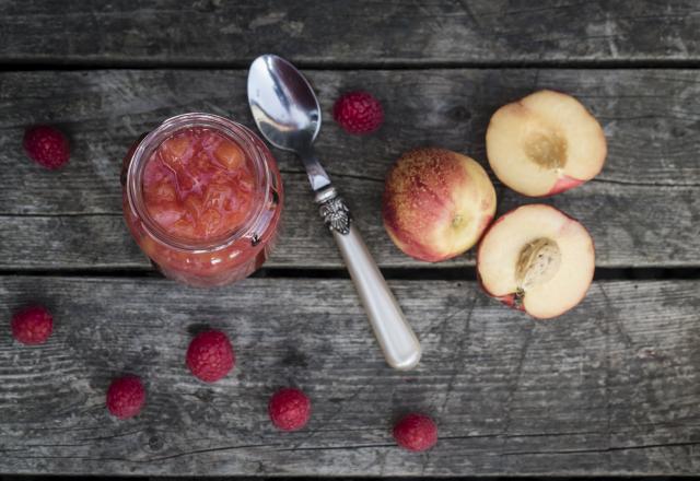 Confiture de pêches et framboises