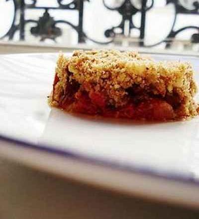 Crumble de tomate cerise et poivron au parmesan et amande