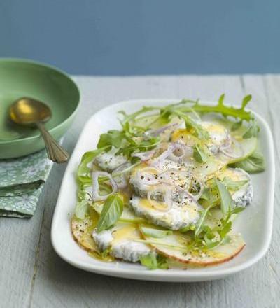 Carpaccio de pommes, chèvre cendré et miel de Châtaignier