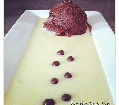 Sorbet au chocolat épicé et sa sauce au chocolat blanc