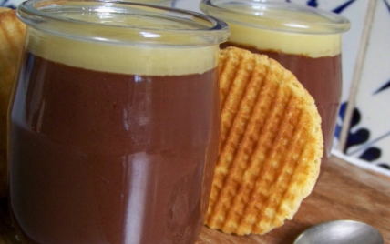 Flan choco du placard, avec son couvercle au chocolat blanc