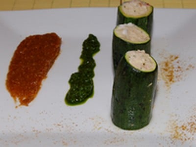 Cannelloni de courgettes farçis aux rougets, purée de figues, émulsion de coriandre