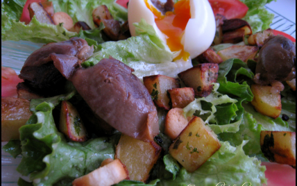 Salade gourmande aux gésiers confits et pommes sarladaises