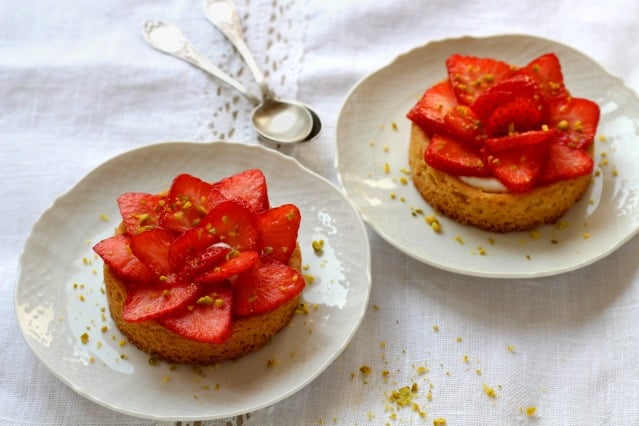 Les 12 tartes aux fraises et à la rhubarbe incontournables de ce printemps