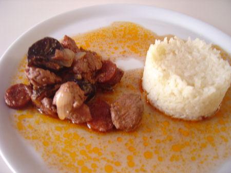 Filet mignon de porc au vin rouge chorizo et aux pruneaux